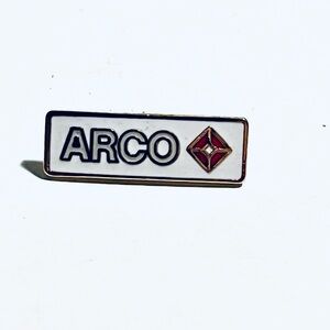 ARCO Logo Pin — White with Red & Gold Accent‎